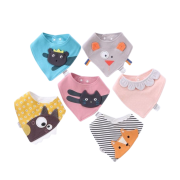 Khăn yếm cổ cho bé may hình con vật